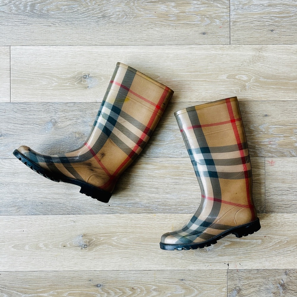 Burberry Women's Signature Plaid Print Rubber Rain Boots Size 8 / EU size 38
